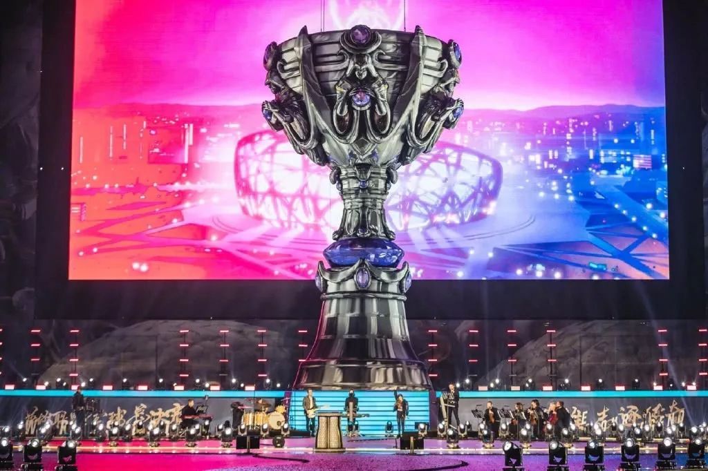 LOL新英雄尼菈抢先看：南亚女性代表，独一无二的鞭剑