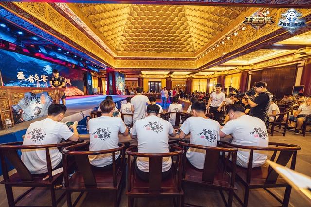 Anyone's Legend 发布了全队的新年祝福视频：在新年的前夕迎接新年，愿金蛇为您带来更多祝福！